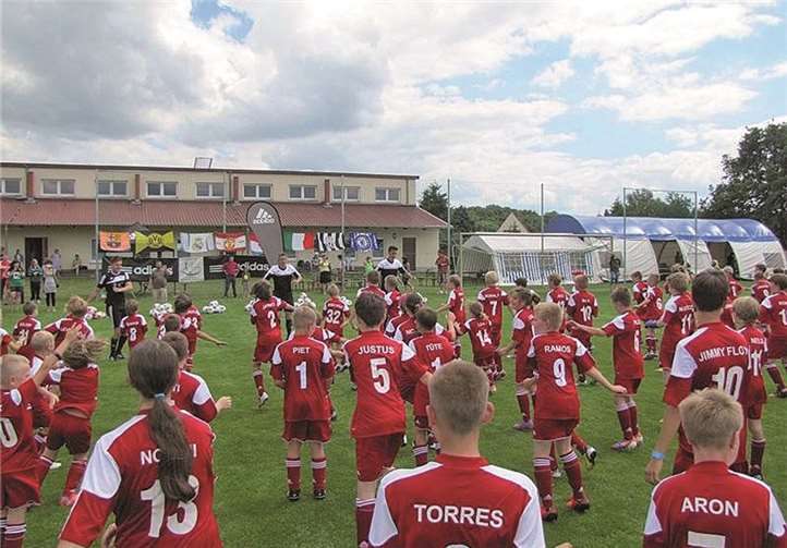 Professionelles Fußballtraining und der Adidas-Champions-Cup: Das verspricht das Intersport Krumholz Fußballcamp in Urbar. privat