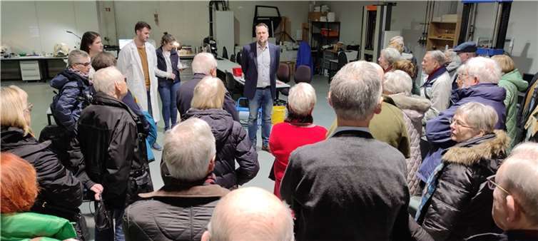 Professor Dr. Steinhaus begrüßt die Mitglieder des Bürgervereins und stellt seine Mitarbeitenden vor. Fotos: privat