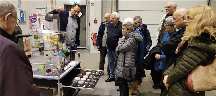 Professor Dr. Steinhaus beschreibt unterschiedliche Kunststoffe und ihre Verarbeitung und Recyclingsmöglichkeiten.