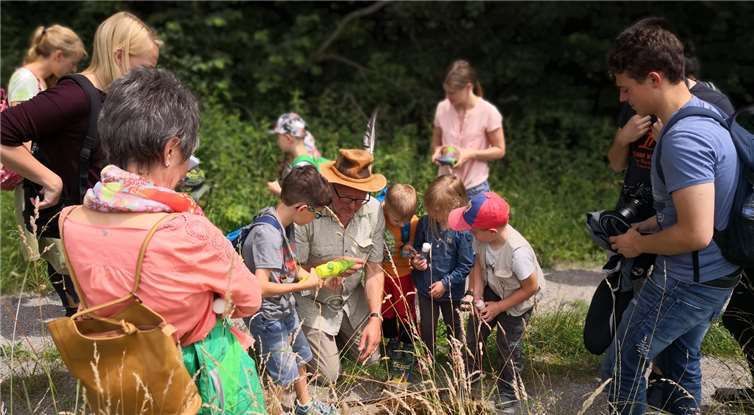 Professor Dr. Thomas Wagner (Mitte) erklärte die heimische Käferwelt.Foto: privat