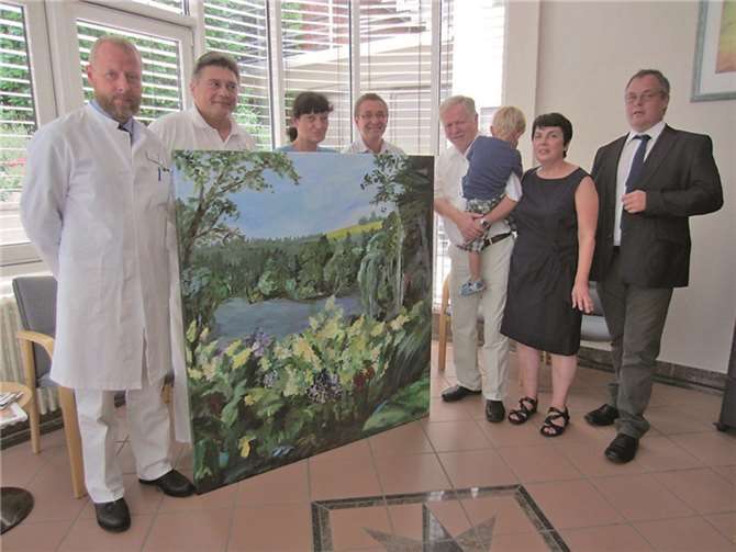 Professor Jens Standop, Dr. Michael Feodorici, Silke Schmickler (Funktionsleiterin Ambulanz), Hermann Josef Bliersbach, Bruno Langen mit Valentin, Antje Schlaud, Thomas Werner. (v.l.) Paul Effelsberg