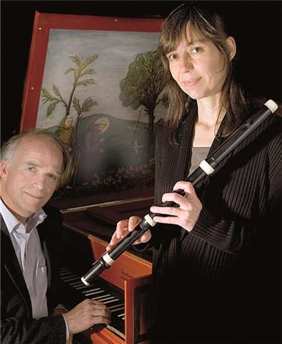 Professor Johannes Geffert und Ulrike Friedrich bieten einen dem Publikum am 4. Mai im Gewölbe des Sinziger Zehnthofs einen Einblick in das vielfältige Schaffen von Carl Philipp Emanuel Bach. privat