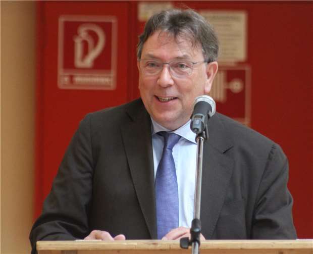 Professor Manfred Grieger stellte in Ahrweiler seine Studie zu den „Rebstock“-Lagern vor.