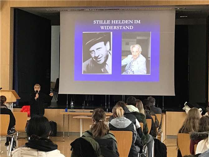 Professor Rosenberg hielt in diesem Rahmen eine bewegende Rede zum Lebenswerk von Oskar und Emilie Schindler.Foto: privat
