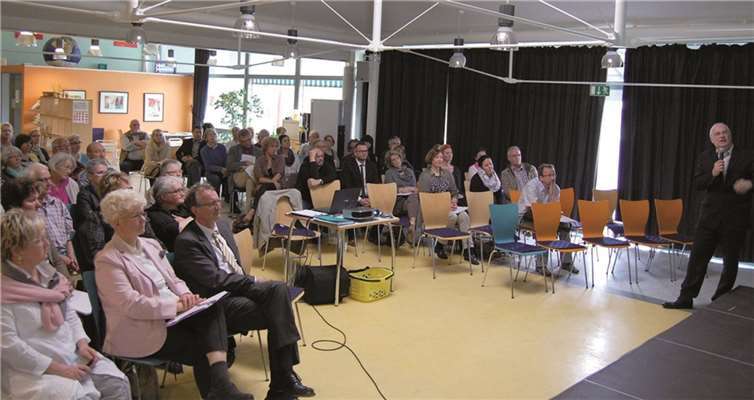 Professor Stefan Sell spricht im Rahmen des Fachgesprächs „Sonstige Wohnformen für Menschen mit Behinderung: Was muss es kosten - was darf es kosten?“  privat