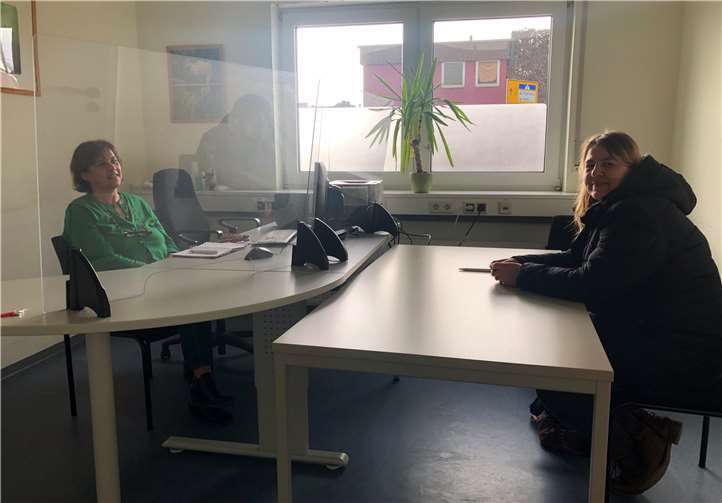 Projektkoordinatorin Petra Schorr-Balzer (Bild links, Projekt „Frauen in Beschäftigung“) unterstützt Frauen bei der nachhaltigen Integration auf dem Arbeitsmarkt.Foto: Jobcenter Landkreis Mayen-Koblenz