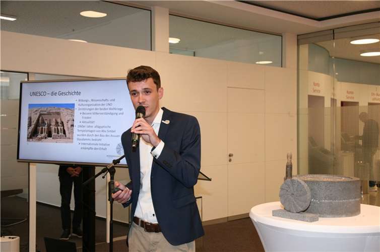 Projektleiter Dr. Nicolas Junglas begründete bei seinem Vortrag ausführlich, warum das Mühlsteinrevier unbedingt auf die Liste des Weltkulturerbes der Menschheit gehört.