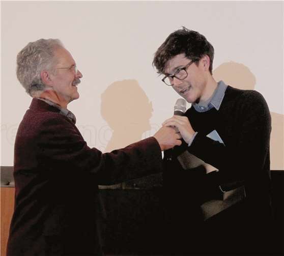 Projektleiter Treber (r.) im humorvollen Gespräch mit dem Erstplatzierten Bry Chainey.