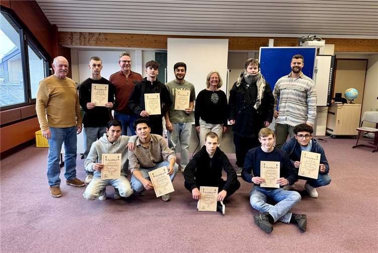 Projekttage zur Gewaltprävention: Schüler erhalten Zertifikate für erlernte Konfliktbewältigungsstrategien. Quellen: BBS Mayen