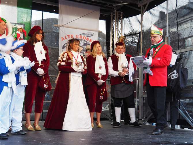 Proklamation von Prinzessin „Nicole I.“ durch den Stadtchef Dirk Meid.  Fotos: BS