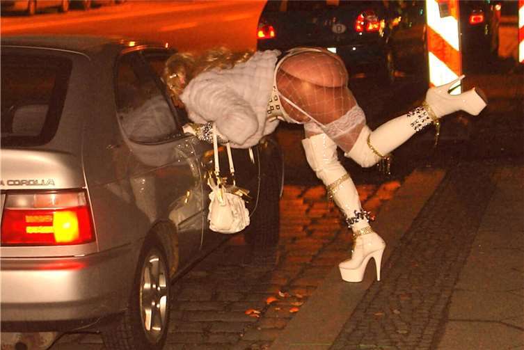 Prostituierte auf einem Straßenstrich in Berlin. Wikipedia/Ralfdix