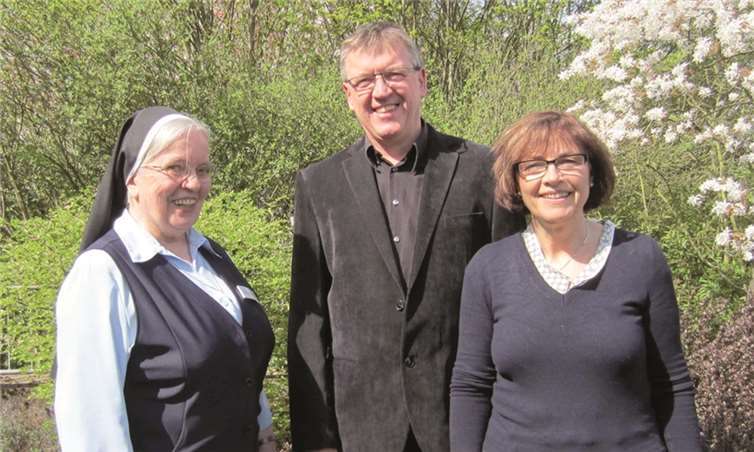 Provinzoberin Schwester Maria Lay beruft Martina Steffens ins Team der Stiftungsbeauftragten. privat