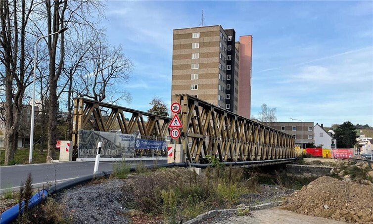Provisorische Brücke in der Landgrafenstraße: Zahlreiche Infrastruktur-Projekte stehen auf der Wiederaufbau-Agenda in der Kreisstadt.  Foto:ROB