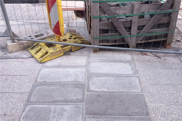 Provisorische Steinplatten