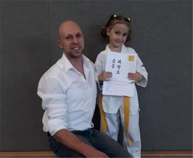 Prüfer Eugen Kiefer und Sophia Schott.Foto: privat