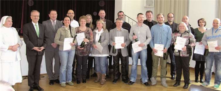 Prüfung bestanden: 18 Fachkräfte erhielten ihre Zeugnisse in einem feierlichen Rahmen.  privat