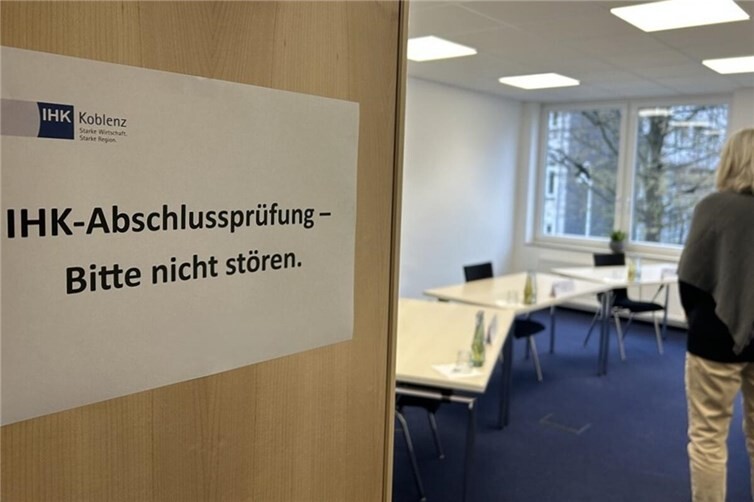 Prüfungen in der IHK-Regionalgeschäftsstelle Ahrweiler – wohnortnah für Auszubildende in kaufmännischen Berufen.