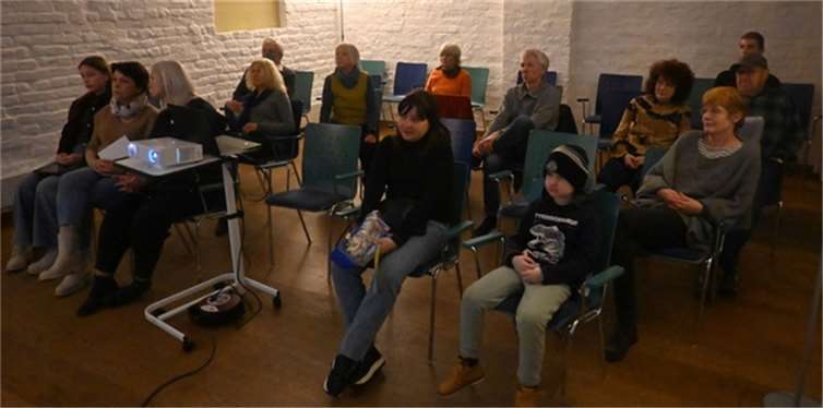 Publikum bei der Filmvorführung „Oh, Sister!“.