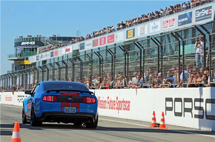 Publikumsmagnet: Bei der 1/8 Meile traten die Teilnehmer mit ihren Fahrzeugen im Rahmen von Beschleunigungsrennen gegeneinander an. Nürburgring