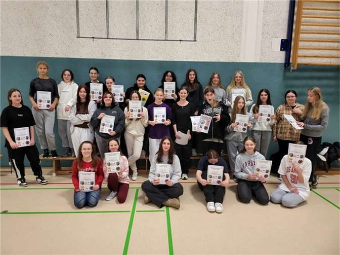 Puderbacher Schülerinnen entwickeln Zivilcourage durch Selbstverteidigungskurs. Quelle: RS Puderbach