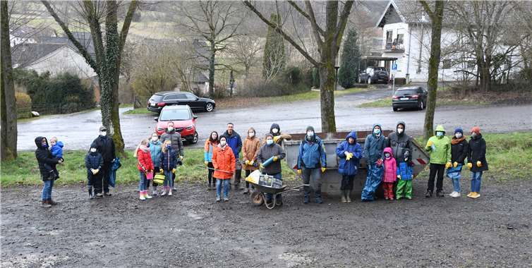 Pünktlich um 9 Uhr hatten sich 18 Erwachsene und 14 Kinder versammelt.Foto: Regine Spohner