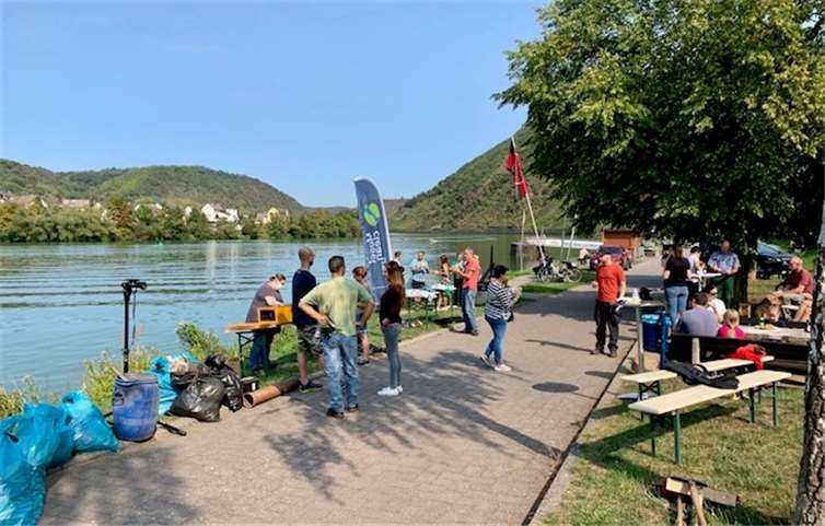 Pünktlich um 9 Uhr trafen sich die Helfer im Moselvorgelände Brodenbach. Foto: privat