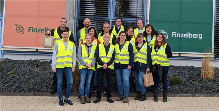 Pünktlich um neun Uhr trafen sich 16 freiwillige Mitarbeiter in Sinzig, um an der Aufräumaktion teilzunehmen.  Foto:privat