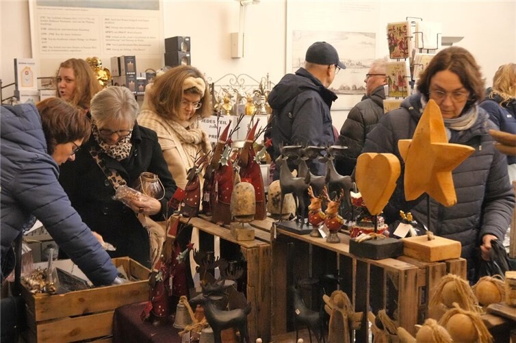Pünktlich zum 1. Advent auf auf dem Nussknackermarkt eine große Auswahl von Dekoartikeln erhältlich.