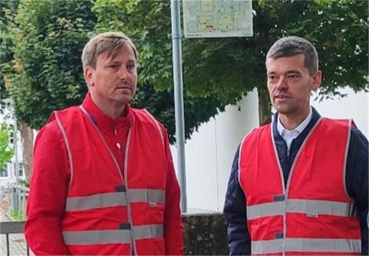 Pünktlich zum Start des neuen Schuljahres haben sich Mitglieder der SPD Meckenheim am frühen Morgen des 7. August in der Schützenstraße an der KGS Meckenheim ein eigenes Bild von der Verkehrssituation gemacht. Foto: SPD Meckenheim