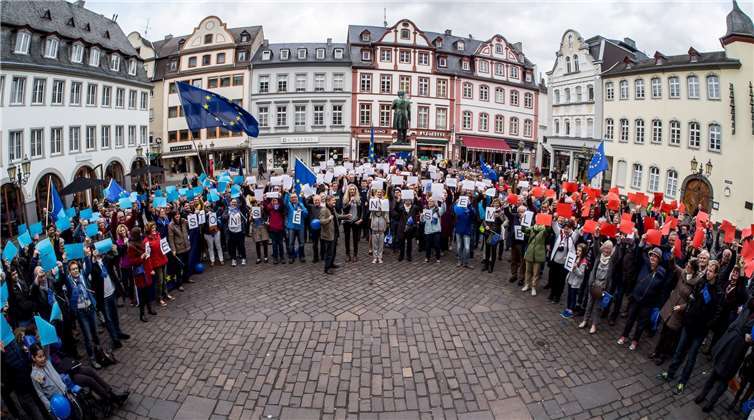 Pulse of Europe Koblenz auf dem Jesuitenplatz noch vor Corona.Quelle: Pulse of Europe Koblenz