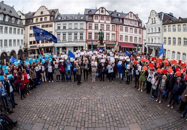 Pulse of Europe Koblenz auf dem Jesuitenplatz noch vor Corona. Quelle: Pulse of Europe Koblenz