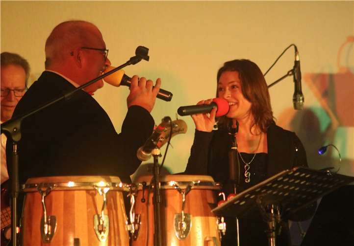 Pure Lebensfreude strahlten Johannes Kern undMichaela Eul bei „Islands in the Stream“ aus.