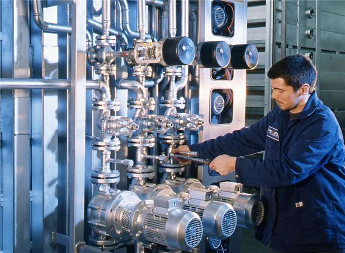 Qualitativ hochwertiges Wissensmanagement ist nicht nur in diesem Praxisbeispiel zentral für Unternehmen. Heuft Unternehmensgruppe