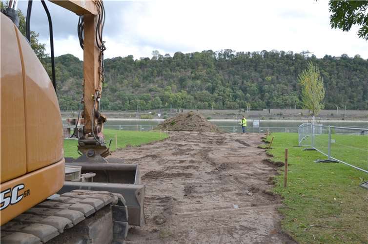 Quer über die Grillwiese Neuendorf verläuft künftig der barrierefreie Verbindungsweg vom Schartwiesenweg zum Rhein.Foto: Stadt Koblenz