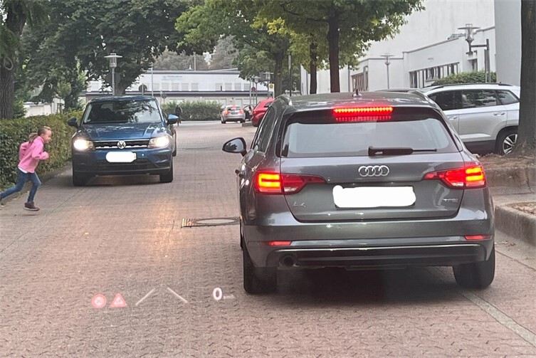 Querung der Straße vor der Schule