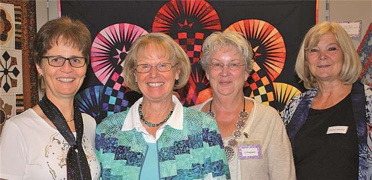 Quiltwachteln: (v.l.n.r.) Hedwig Schlesiger-Domin, Brigitte Pfeiffer, Ingrid England und Marlies Mattick. Gemeinde Wachtberg