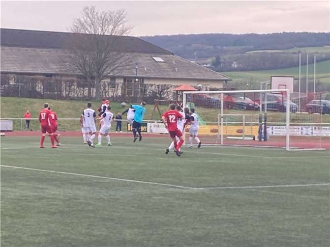 R. Reuter strahlte Ruhe aus und bewahrte hier sein Team vor einem Gegentreffer.  Foto: privat