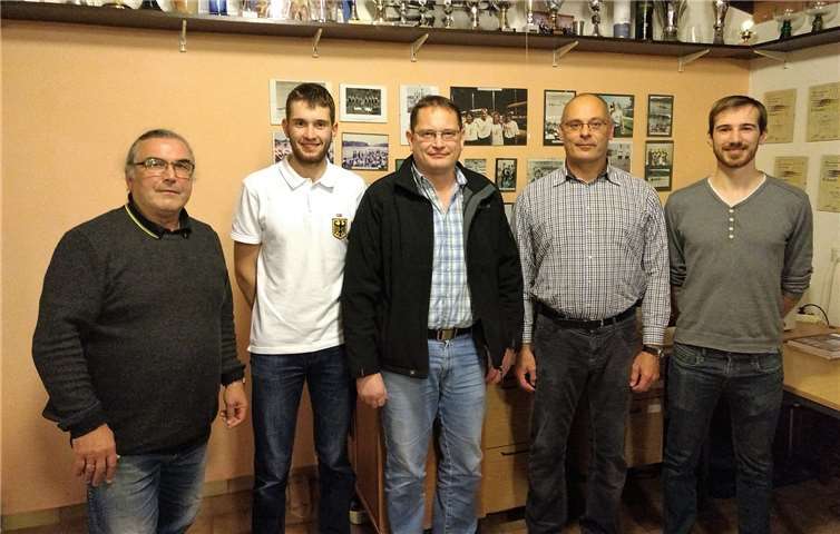 RG-Sportvorsitzender Michael Hippert, Europameister Tim Bier, Lothar Sesterhenn, Ortsbürgermeister Marcus Cortnum, RG-Verwaltungsvorsitzender Alexander Diedrich (v.l.n.r.).privat