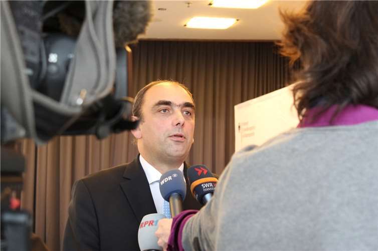 RKI-Vizepräsident Dr. Lars Schaade im TV-Interview.