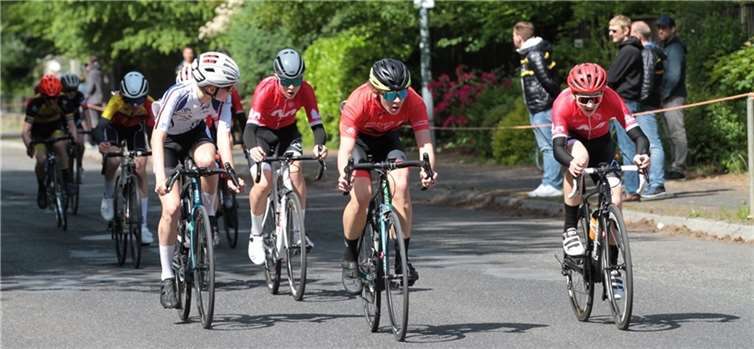 RSC-Nachwuchs kontrolliert das Renngeschehen.  Foto: Nathalie Gerards