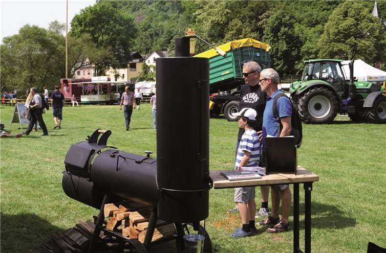 RUMO BBQ Ltd. präsentierte supergroße Grillgeräte in Moselkern.