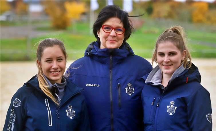 RVK-Vorsitzende Jutta Spies (Mitte) freute sich am zurückliegenden Wochenende über zwei neue, wichtige ehrenamtliche Helferinnen im Verein: (v.l.) Sophie Rosenstein (2. Sportwartin) und Nina Klaes (1. Sportwartin).