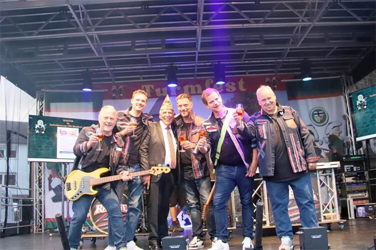Turmfest am Wasemer Turm in Rheinbach mit Brauchtum und Musik