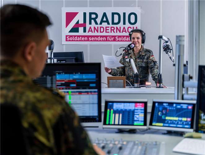 Radio Andernach sendet nicht nur live aus dem Ausland, sondern seit 2001 auch live aus Deutschland, genauer gesagt aus Mayen in Rheinland-Pfalz. Foto: Bundeswehr/Maximilian Maiwald
