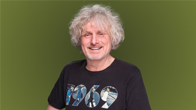 Radiomoderator Bernd Knopp aus Linz hat in der neuen Musikshow jeden Samstag Prominente zu Gast.