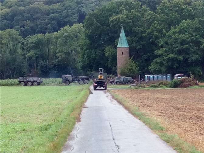 Radpanzer am Ehrenfriedhof. Foto: Jürgen Hermann