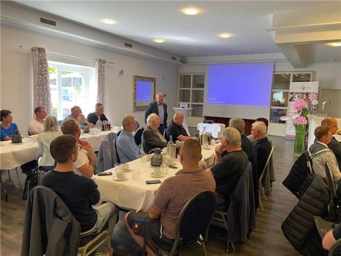 Rainer Angsten berichtete über die vielfältigen Aktivitäten der Innung seit der letzten Versammlung. Foto: Helmut Weiler