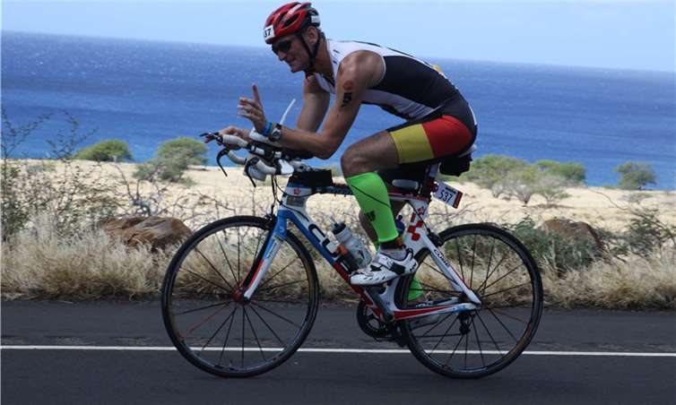 Rainer Bomm beim Radfahren auf Hawaii. privat