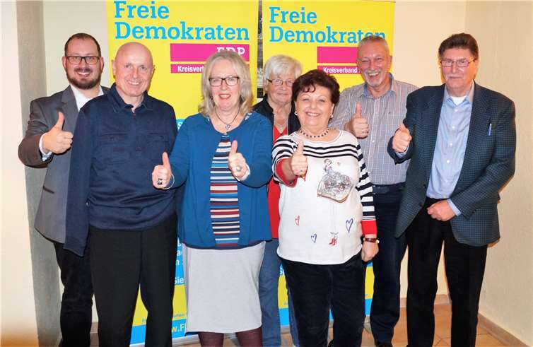 Rainer Droste, Dirk Herminghaus, Doris Herminghaus, Ingrid Schumacher, Maggy Schwandt, Ulrich van Bebber und der Kreisgeschäftsführer der FDP David Jakobs (v. re.)Foto: D. Herminghaus