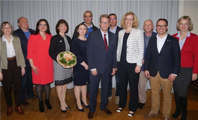 Rainer Friedrich (Bildmitte) ist neuer Vorsitzender des CDU-Stadtverbands. Rechts neben ihm seine Stellvertreter Carolin Norden und Joachim Kühlwetter. Weitere Mitglieder des neuen Vorstands sind (von links): Irene Krüger, Dieter Sossalla, Handan Klein, Sabrina Gutsche, Elena Dahmen, Georg Schneider, Conny Lawenstein, Karlheinz Spilles und Ariane Stech. Foto: privat